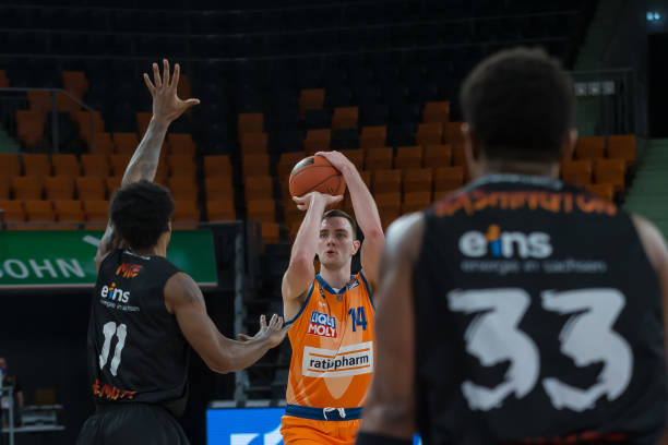 同时具备出 同时具备出